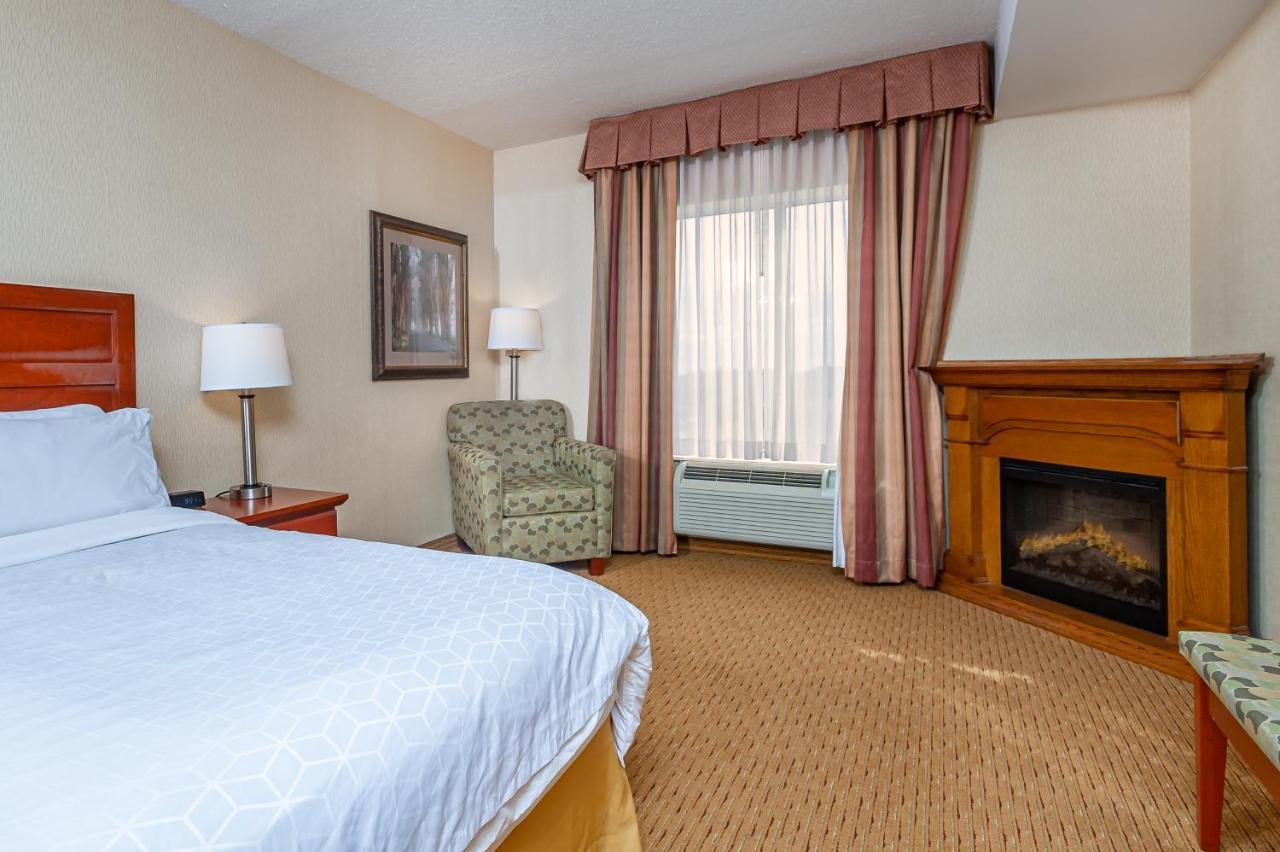 Holiday Inn Express Hotel & Suites Clarington - Bowmanville, An Ihg Hotel Esterno foto